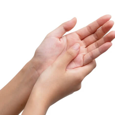Kosmetyki do pielęgnacji dłoni – kremy i maski regenerujące dla miękkiej i gładkiej skóry